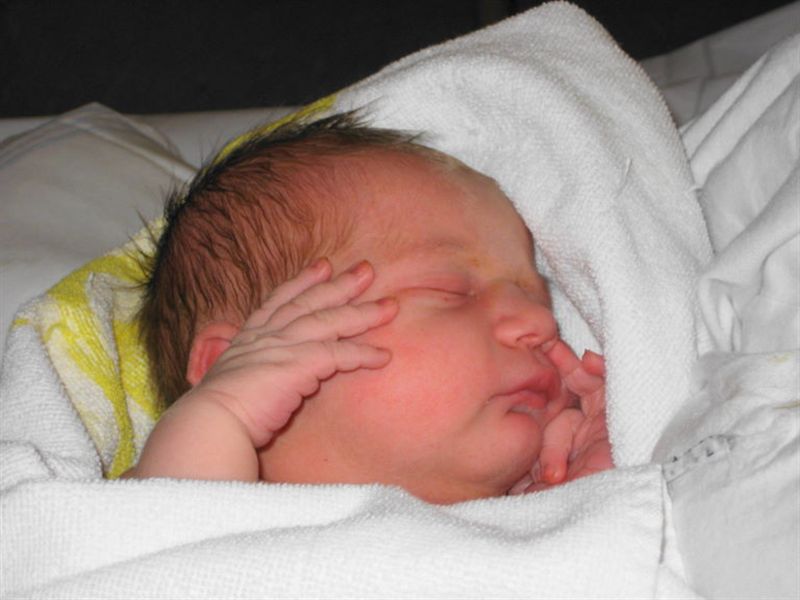 Klockan 11.53 f�ddes han. V�gde 3445gram och var 50cm l�ng.